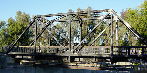 Truss bridge